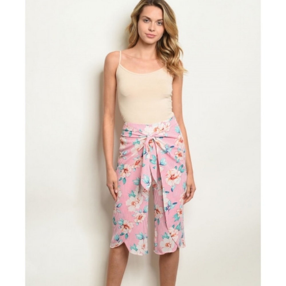 Perfect for spring floral boho crop pants